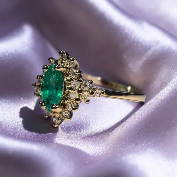 Estate- 10K Gold- Natural Emerald & Halo Diamond Ring - Size 5.5- Marquis -1.6g - Picture 15 of 16